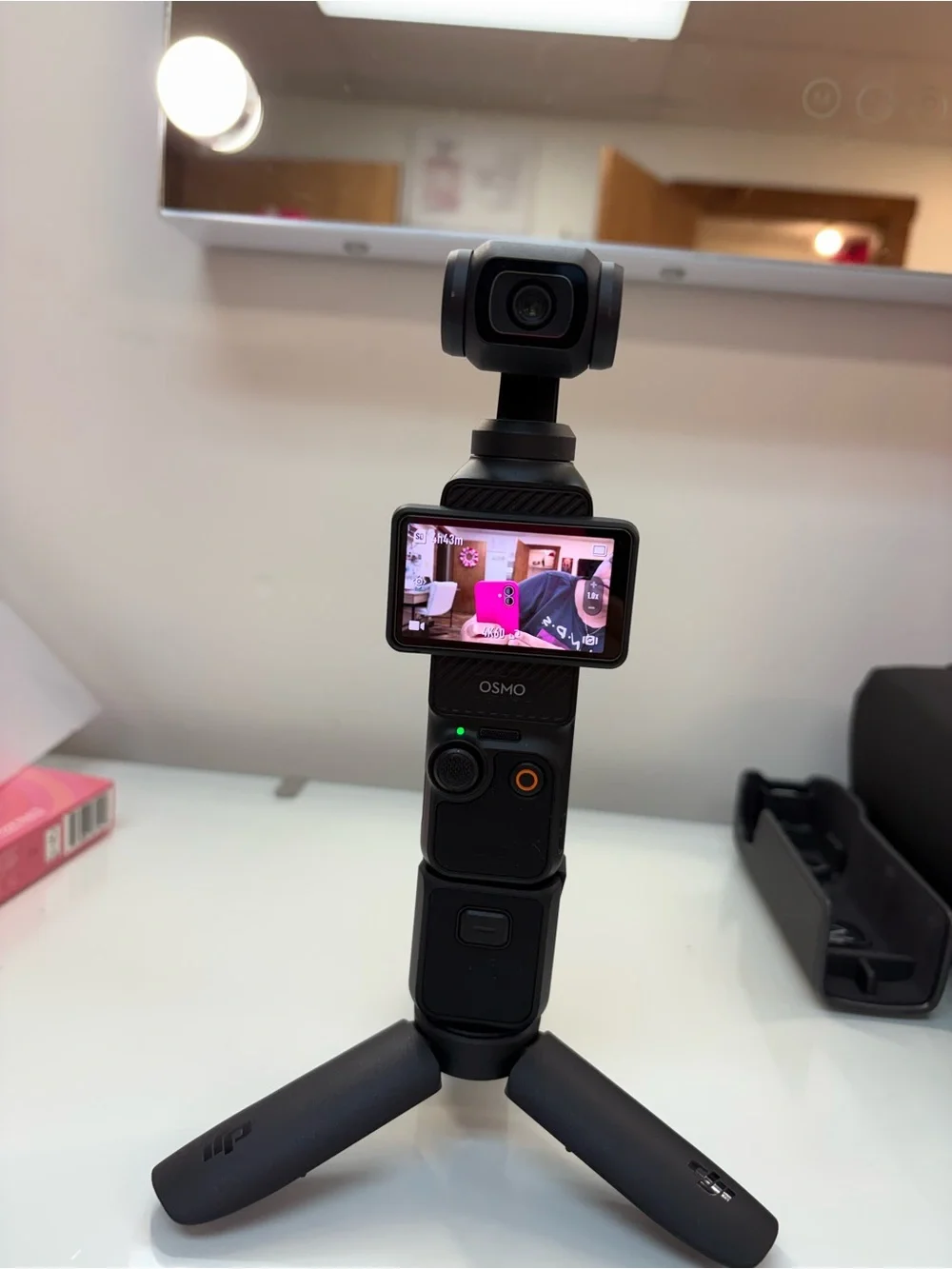 DJI Osmo Pocket 3 Black and White Creator Combo